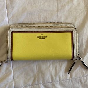 Kate Spade wristlet!!